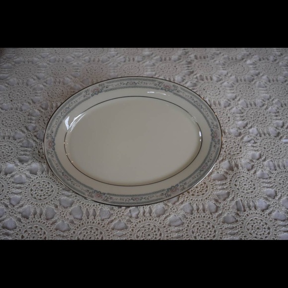 Lenox Fine China 14 place settings plus serving pieces - Picture 11 of 13